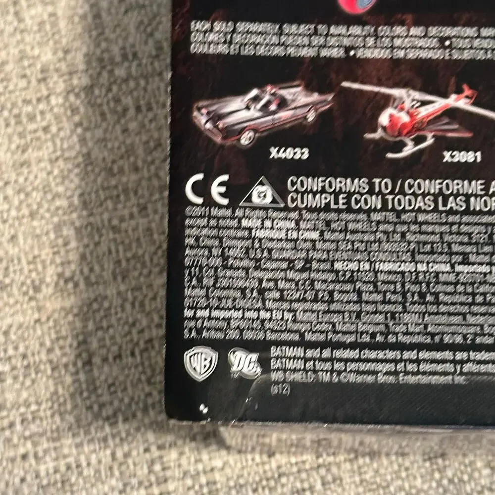 Hot Wheels The Penguin Duck Batman Returns WB 2011 DC Batman New on Card